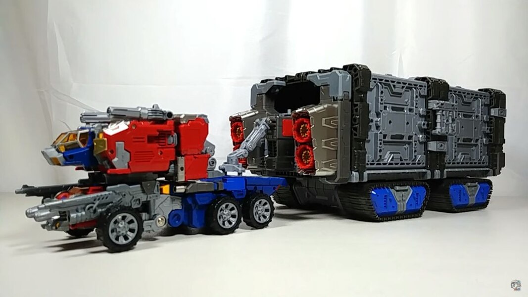 Diaclone DA 65 Battle Convoy V Max In Hand Review  (4 of 57)